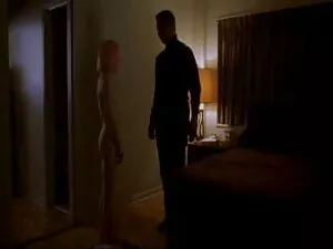 Gaun hitam seksi ini ...